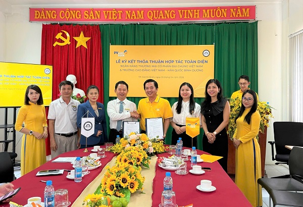 PVcomBank k&yacute; kết thỏa thuận hợp t&aacute;c to&agrave;n diện với Trường Cao đẳng Việt Nam &ndash; H&agrave;n Quốc B&igrave;nh Dương