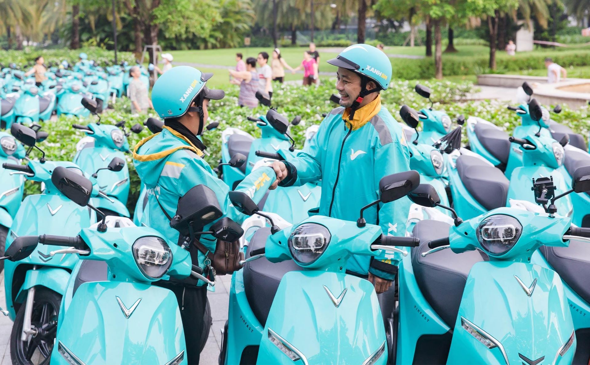 Miễn ph&iacute; thu&ecirc; v&agrave; đổi pin 3 năm l&agrave; ưu đ&atilde;i nổi bật cho t&agrave;i xế Xanh SM.