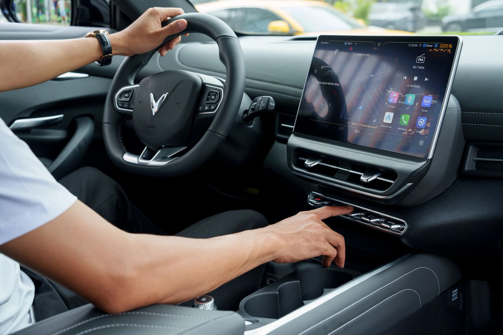 VinFast VF 7 – SUV điện “sang xịn”, gi&#225; tốt, miễn ph&#237; nhi&#234;n liệu hơn 2 năm - Ảnh 2