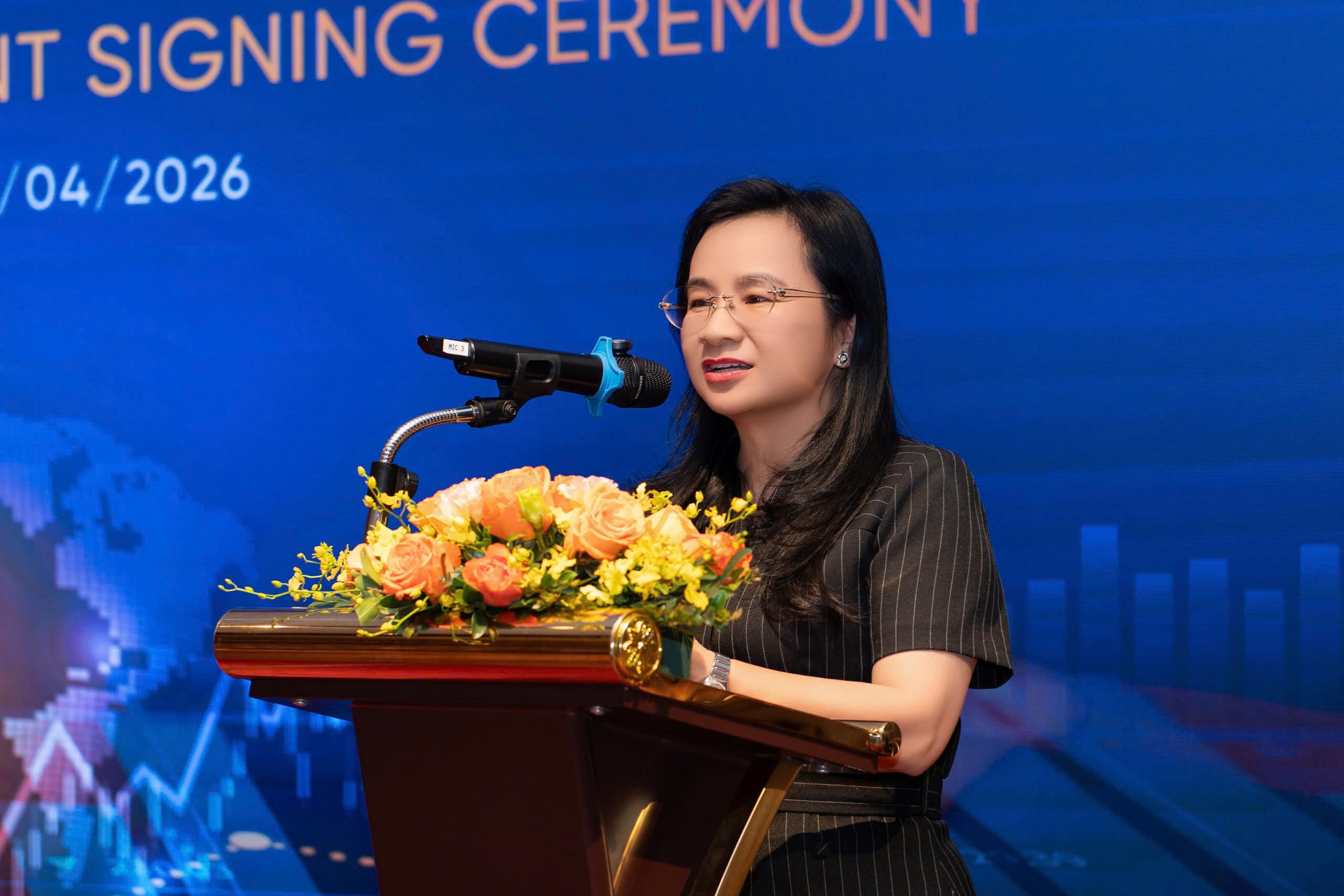 B&agrave; Ng&ocirc; Thu H&agrave;, CEO SHB ph&aacute;t biểu tại sự kiện