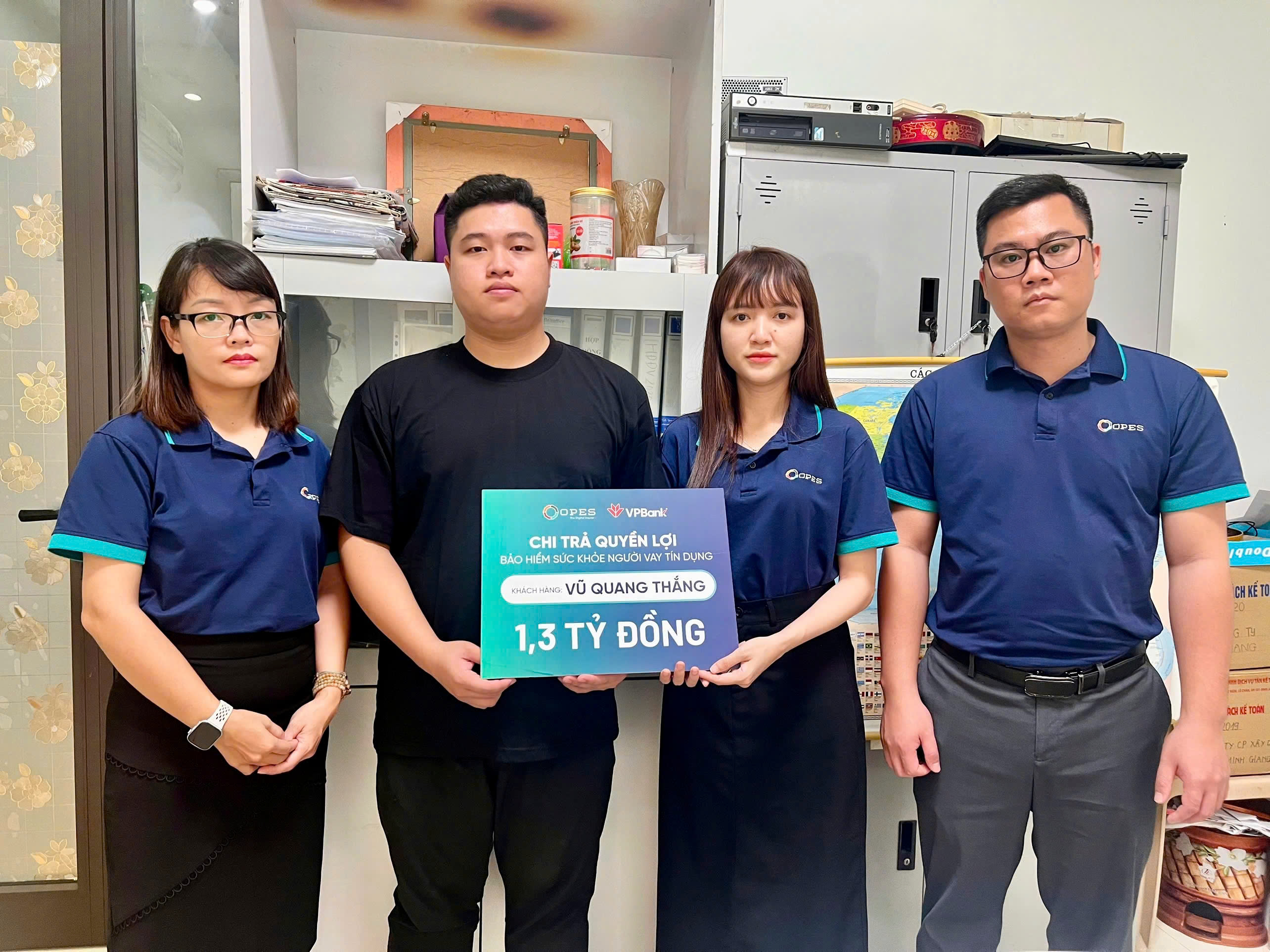 OPES chi trả 1,3 tỷ đồng bảo hiểm cho gia đ&igrave;nh kh&aacute;ch h&agrave;ng Vũ Quang Thắng.