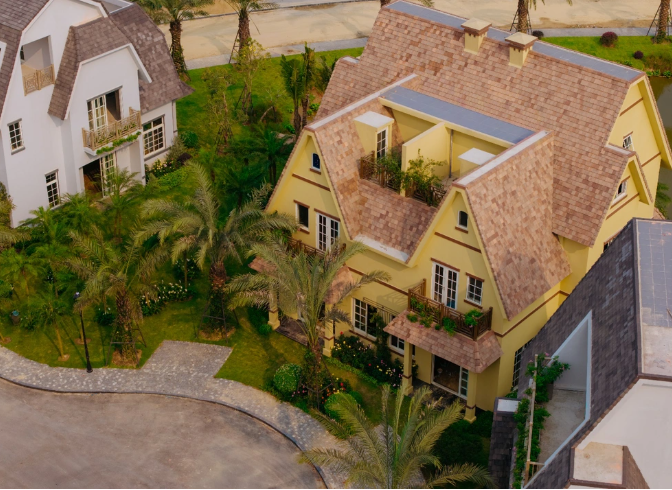 M&aacute;i ng&oacute;i dốc l&agrave; đặc trưng của kiến tr&uacute;c The Grand Island (Ảnh: Thanh Sơn).