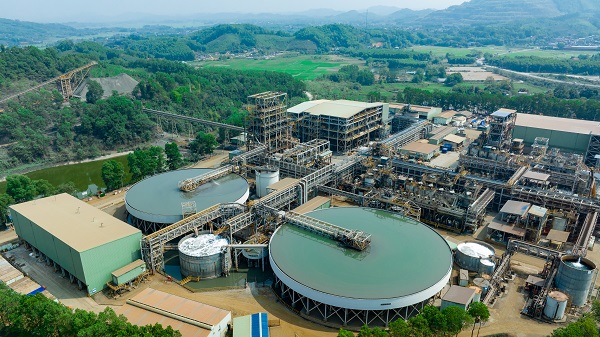 To&agrave;n cảnh nh&agrave; m&aacute;y N&uacute;i Ph&aacute;o&nbsp;