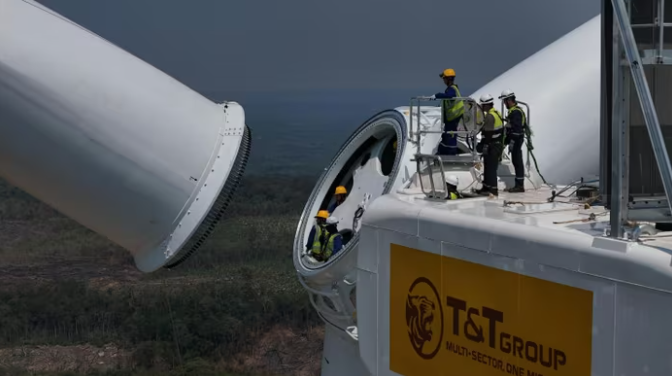 C&aacute;c c&aacute;n bộ, c&ocirc;ng nh&acirc;n vi&ecirc;n cố gắng ho&agrave;n thiện c&aacute;c hạng mục cả ng&agrave;y lẫn đ&ecirc;m với quyết t&acirc;m ho&agrave;n th&agrave;nh dự &aacute;n.