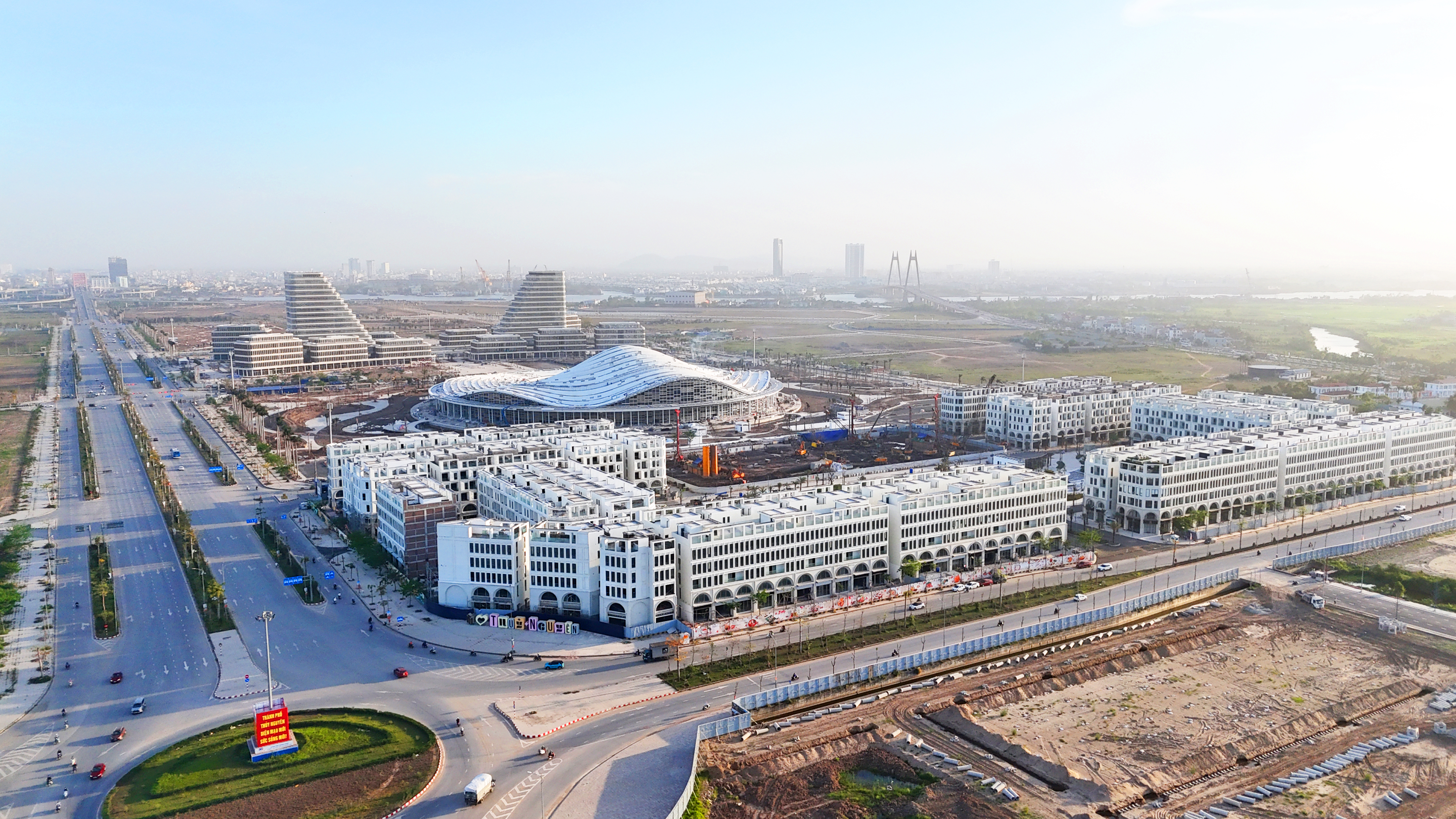 The Centric được kỳ vọng sẽ g&oacute;p phần khơi mở d&ograve;ng chảy thương mại tr&ecirc;n trục thịnh vượng của Thủy Nguy&ecirc;n. &nbsp;