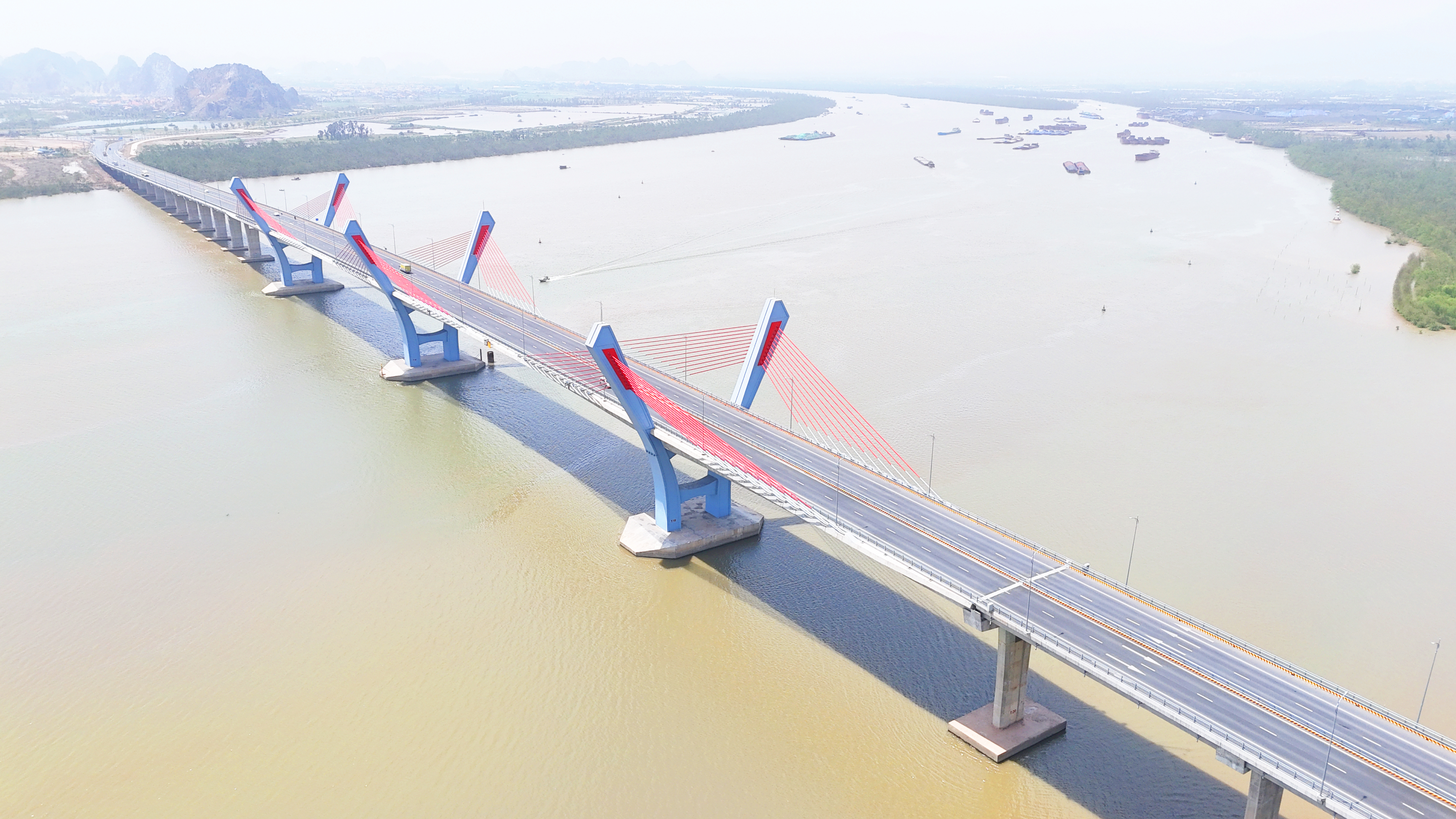 Cầu Bến Rừng nối Thuỷ Nguy&ecirc;n (Hải Ph&ograve;ng) với Quảng Y&ecirc;n (Quảng Ninh) &nbsp;