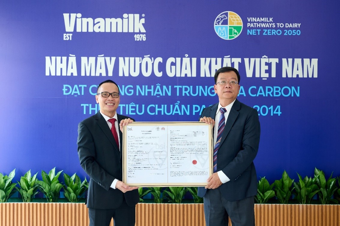 Vinamilk hiện c&oacute; 3 đơn vị đạt chứng nhận trung h&ograve;a Carbon PAS 2060:2014 &nbsp;