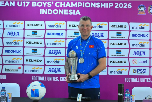 HLV Cristiano Roland x&acirc;y dựng lối chơi đẹp mắt, hiệu quả cho U17 Việt Nam. Ảnh: VFF.