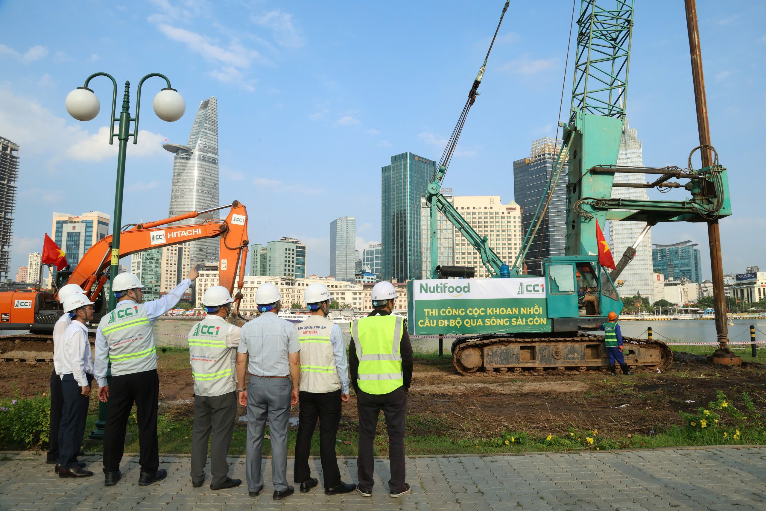 Dự &#225;n cầu đi bộ qua s&#244;ng S&#224;i G&#242;n ch&#237;nh thức thực hiện mũi khoan cọc đầu ti&#234;n - Ảnh 1