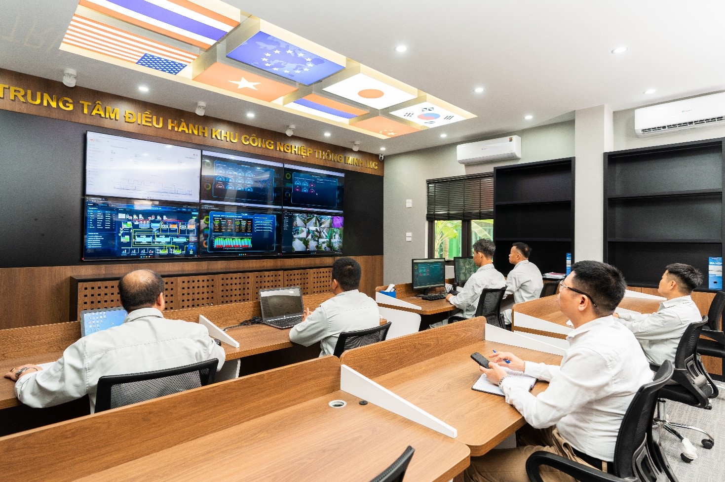 Trung t&acirc;m điều h&agrave;nh của KCN Quang Minh