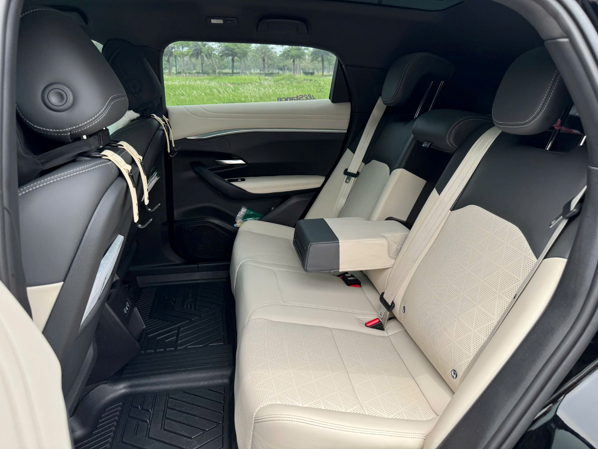 Sử dụng VF 7 được 2 th&aacute;ng, anh Huy cho biết đ&atilde; tiết kiệm được 5-6 triệu đồng/th&aacute;ng so với xe xăng. &nbsp;