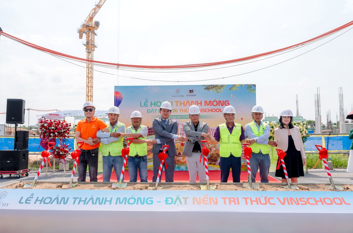 Việc ho&agrave;n th&agrave;nh phần m&oacute;ng của trường Vinschool tại Vinhomes Green City tạo hứng khởi cho thị trường bất động sản khu vực