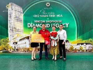 Những căn shophouse đầu ti&ecirc;n của Vincom Shophouse diamond Legacy đ&atilde; được trao tay cho c&aacute;c chủ nh&acirc;n v&agrave;o ng&agrave;y 11/5 &nbsp;