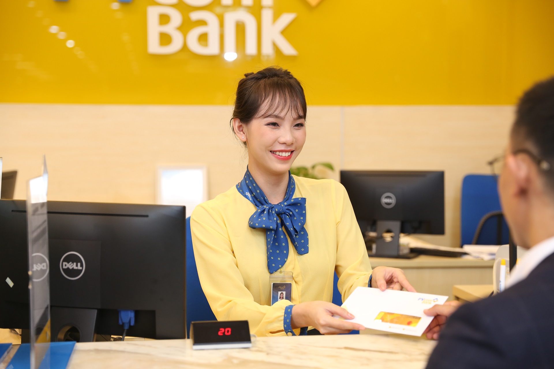 PVcomBank triển khai nhiều ch&iacute;nh s&aacute;ch ưu đ&atilde;i hỗ trợ kh&aacute;ch h&agrave;ng doanh nghiệp