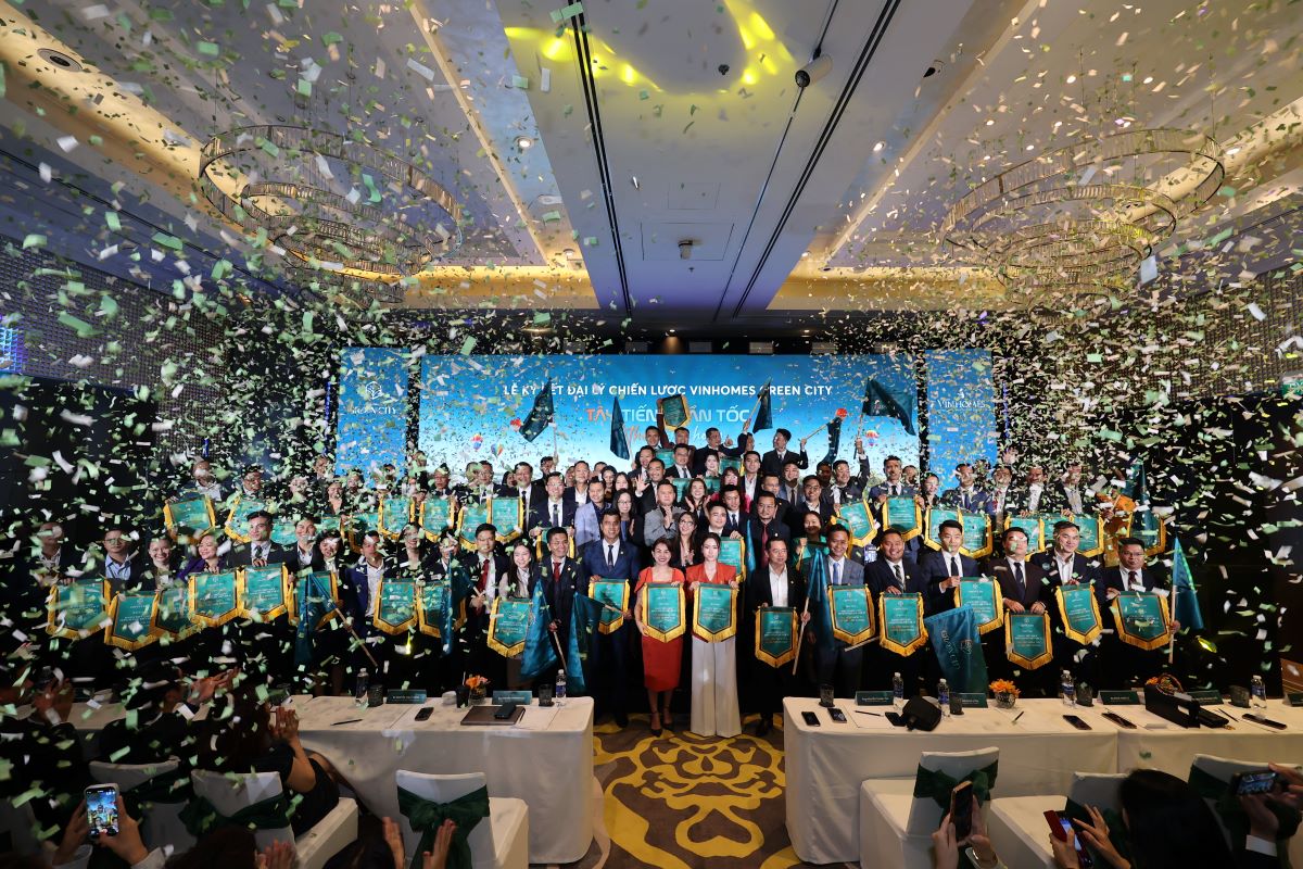 C&aacute;c &ldquo;chiến binh&rdquo; kinh doanh tinh nhuệ đến từ c&aacute;c đơn vị ph&acirc;n phối uy t&iacute;n 2 miền Nam - Bắc c&ugrave;ng hội tụ tại Lễ ra qu&acirc;n Vinhomes Green City &nbsp;
