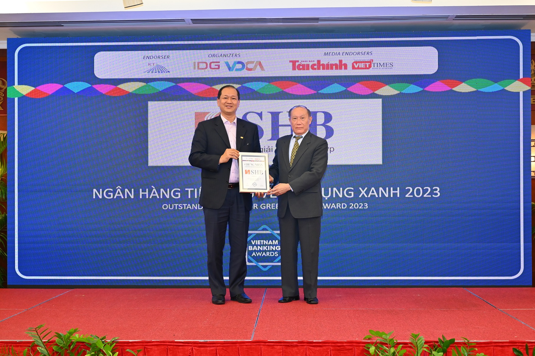 Giải thưởng &ldquo;Ng&acirc;n h&agrave;ng Ti&ecirc;u biểu về T&iacute;n dụng Xanh năm 2022&rdquo; một lần nữa khẳng định SHB l&agrave; một trong những ng&acirc;n h&agrave;ng h&agrave;ng đầu trong việc th&uacute;c đẩy t&iacute;n dụng v&agrave;o c&aacute;c lĩnh vực xanh, g&oacute;p phần v&igrave; sự ph&aacute;t triển bền vững của đất nước.