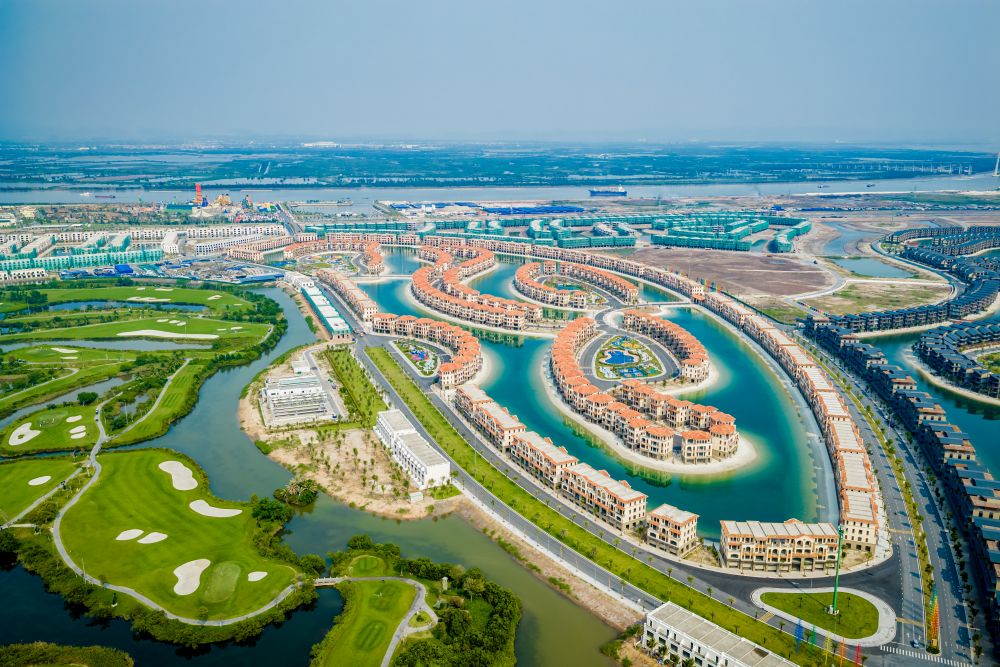 &ldquo;Ốc đảo biệt lập&rdquo; Vinhomes Royal Island sở hữu những căn biệt thự mang chuẩn sống xa hoa c&ugrave;ng tiện &iacute;ch quốc tế&nbsp;