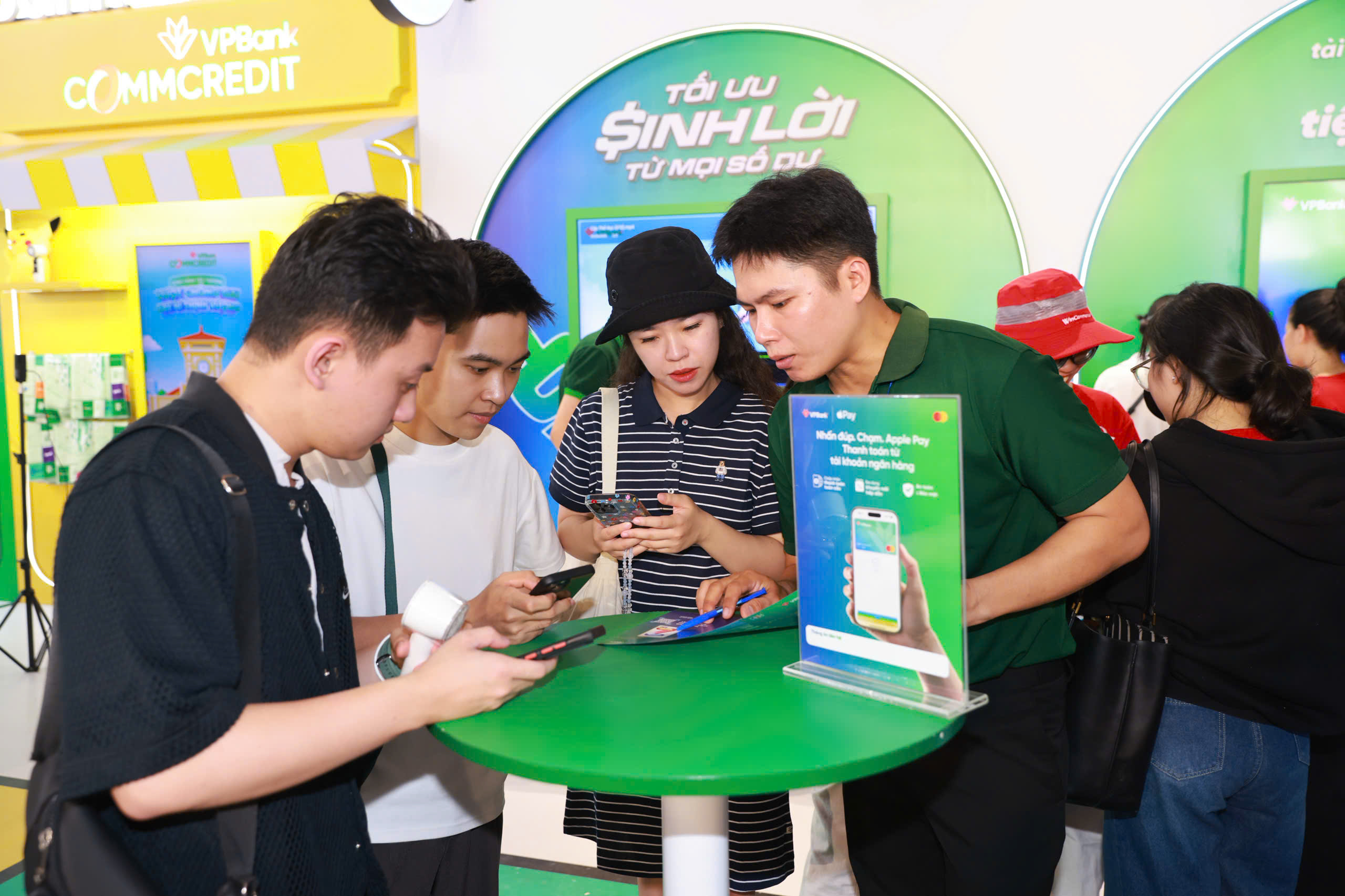 Kh&ocirc;ng gian Cashless City&nbsp;của hệ&nbsp;sinh th&aacute;i t&agrave;i ch&iacute;nh VPBank thu&nbsp;h&uacute;t đ&ocirc;ng đảo giới trẻ tương t&aacute;c
