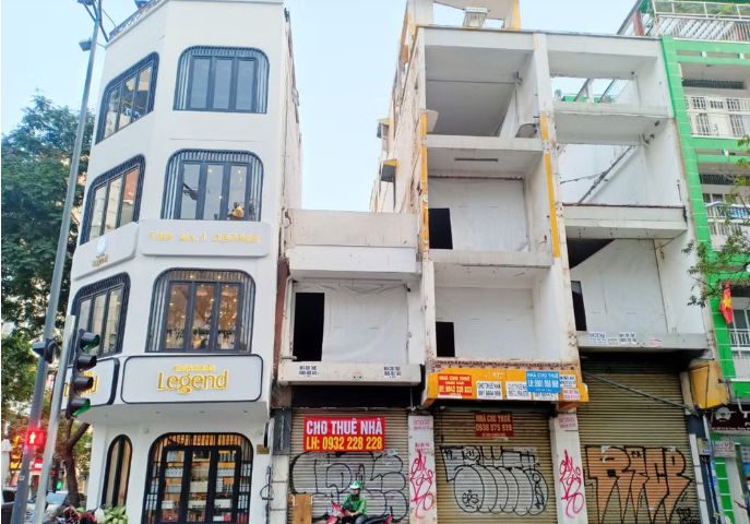 Cục Thuế lưu &yacute; người cho thu&ecirc; bất động sản d&ugrave; kh&ocirc;ng ph&aacute;t sinh nghĩa vụ thuế vẫn phải thực hiện th&ocirc;ng b&aacute;o doanh thu, đăng k&yacute; t&agrave;i khoản ng&acirc;n h&agrave;ng hoặc v&iacute; điện tử v&agrave; tu&acirc;n thủ quy tr&igrave;nh k&ecirc; khai theo quy định mới từ năm 2026. Ảnh minh họa/VV