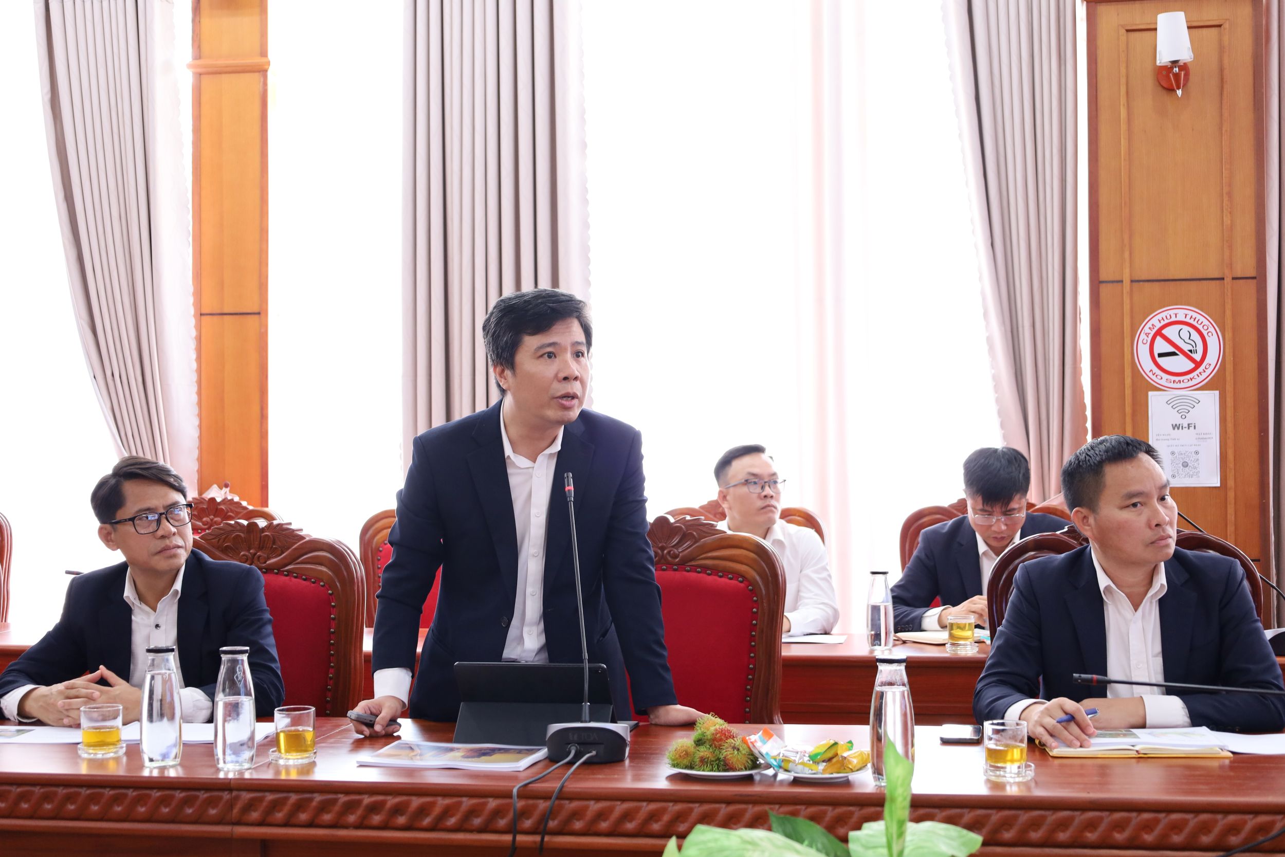 Đại diện T&amp;T Group tr&igrave;nh b&agrave;y đề xuất đầu tư tại sự kiện.