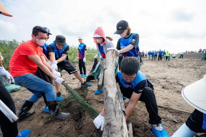 Sự kiện thu h&uacute;t đ&ocirc;ng đảo lực lượng từ c&aacute;c đơn vị như Vinschool, Vinmec, Vinpearl, VinFast, Vinhomes, VinCons c&ugrave;ng thể hiện tinh thần tr&aacute;ch nhiệm v&agrave; quyết t&acirc;m h&agrave;nh động v&igrave; m&ocirc;i trường.