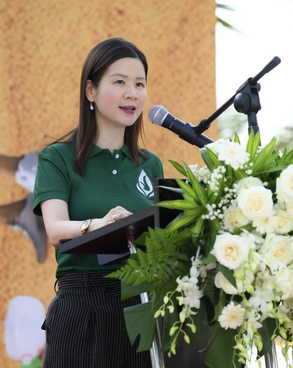 Chia sẻ về &yacute; nghĩa chiến dịch, TS. L&ecirc; Th&aacute;i H&agrave; &ndash; Gi&aacute;m đốc Điều h&agrave;nh Quỹ V&igrave; tương lai xanh, cho biết: &ldquo;R&aacute;c thải nhựa kh&ocirc;ng c&ograve;n l&agrave; vấn đề m&ocirc;i trường đơn lẻ, m&agrave; l&agrave; th&aacute;ch thức ph&aacute;t triển bền vững to&agrave;n cầu. Với chiến dịch &ldquo;C&ugrave;ng h&agrave;nh động v&igrave; biển xanh&rdquo;, ch&uacute;ng t&ocirc;i kỳ vọng tạo ra t&aacute;c động thực chất, kh&ocirc;ng chỉ bằng h&agrave;nh động l&agrave;m sạch c&aacute;c bờ biển m&agrave; c&ograve;n bằng sự thay đổi nhận thức &ndash; để mỗi c&aacute; nh&acirc;n thấy r&otilde; vai tr&ograve; của m&igrave;nh trong việc bảo vệ t&agrave;i nguy&ecirc;n biển. Đ&acirc;y l&agrave; một bước đi cụ thể trong h&agrave;nh tr&igrave;nh d&agrave;i hạn m&agrave; ch&uacute;ng t&ocirc;i cam kết v&igrave; một tương lai xanh cho Việt Nam&rdquo;.