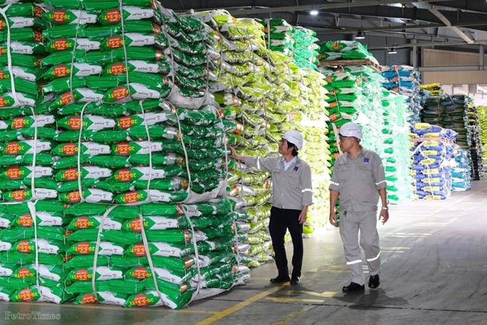 PVFCCo-Phú Mỹ đã quy&ecirc;́t li&ecirc;̣t chuy&ecirc;̉n mình trong kinh doanh với hai mục ti&ecirc;u cốt l&otilde;i: th&uacute;c đẩy tăng trưởng ph&ugrave; hợp xu hướng cạnh tranh mới v&agrave; tối ưu h&oacute;a hiệu quả chi ph&iacute; k&ecirc;nh ph&acirc;n phối.