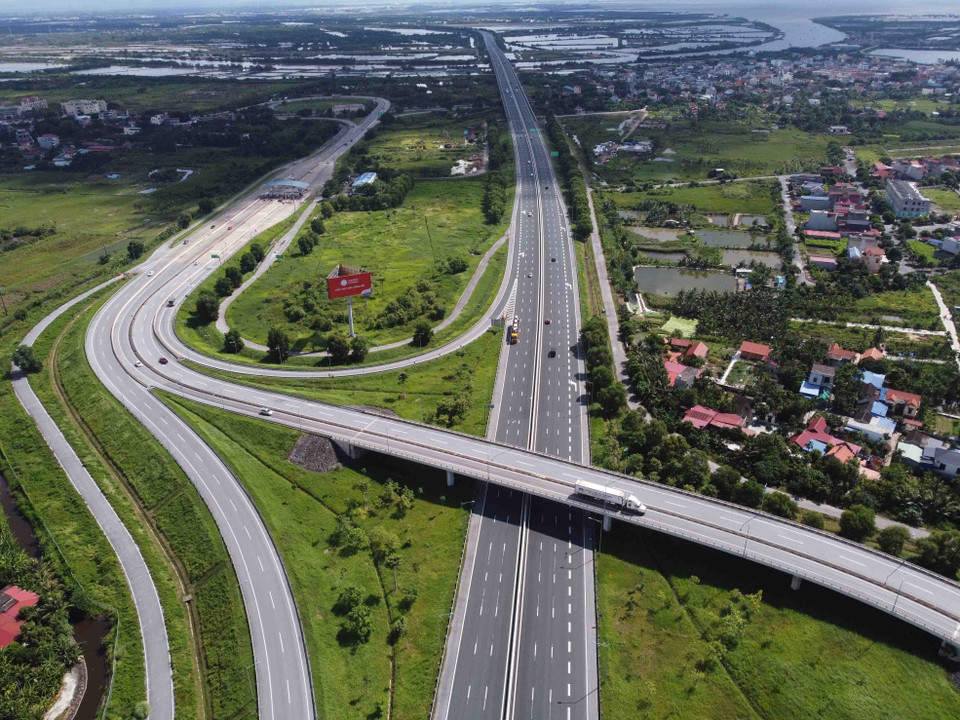 Dương Kinh c&oacute; hệ thống hạ tầng giao th&ocirc;ng ph&aacute;t triển v&agrave; đang tiếp tục được n&acirc;ng cấp, mở rộng &nbsp;