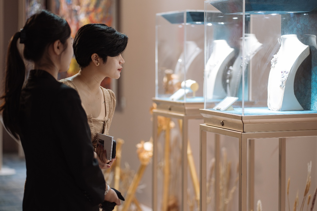 Bộ sưu tập trang sức CAO Fine Jewellery mang đến điểm nhấn tinh tế cho h&agrave;ng tr&igrave;nh &ldquo;Thấu&rdquo;