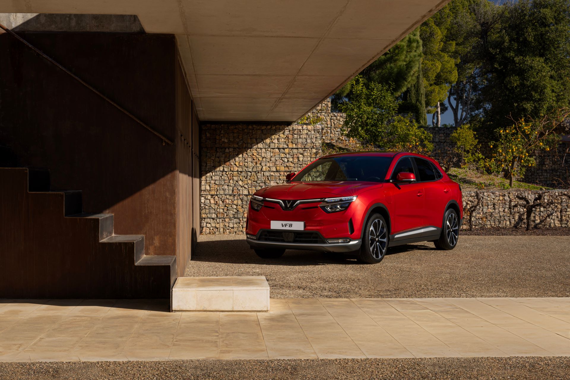 V&#236; sao VinFast VF 8 được c&#225;c tay đua k&#236; cựu khen hết lời? - Ảnh 1