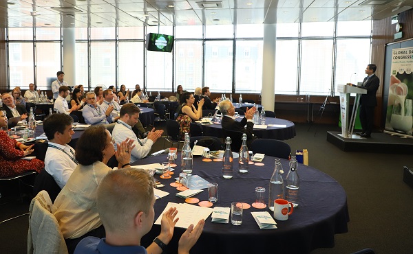 Hội nghị sữa to&agrave;n cầu được tổ chức thường ni&ecirc;n, quy tụ gần 200 doanh nghiệp, tổ chức ng&agrave;nh sữa c&ugrave;ng thảo luận về c&aacute;c vấn đề chung của to&agrave;n ng&agrave;nh