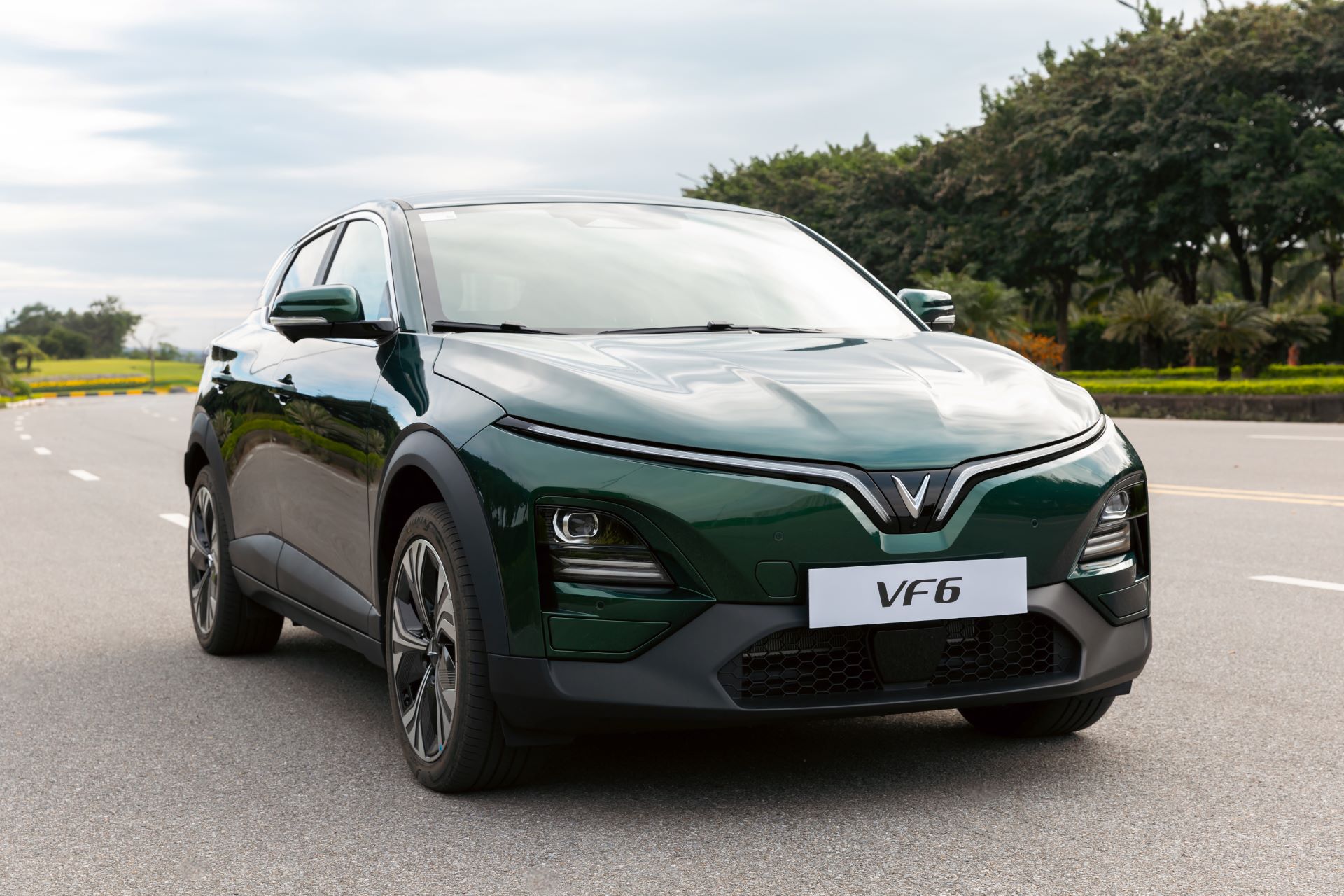 Xe gia đ&#236;nh VinFast VF 6: An to&#224;n ngang ph&#226;n kh&#250;c tr&#234;n, tiết kiệm như xe m&#225;y - Ảnh 1