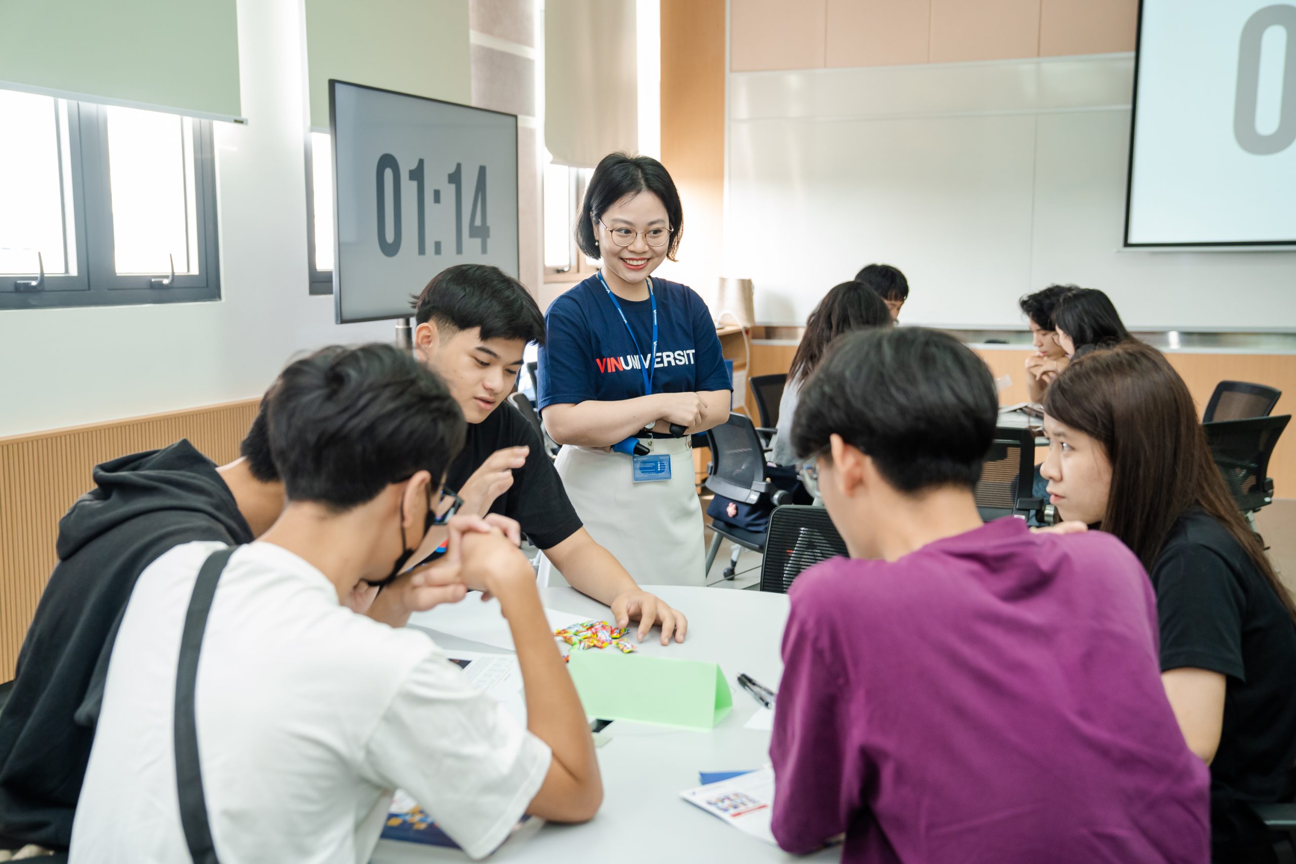 TS. Mai Lan l&agrave; giảng vi&ecirc;n sở hữu giải thưởng Giảng dạy xuất sắc năm 2022 v&agrave; Giải thưởng Cống hiến xuất sắc năm 2023 của VinUni