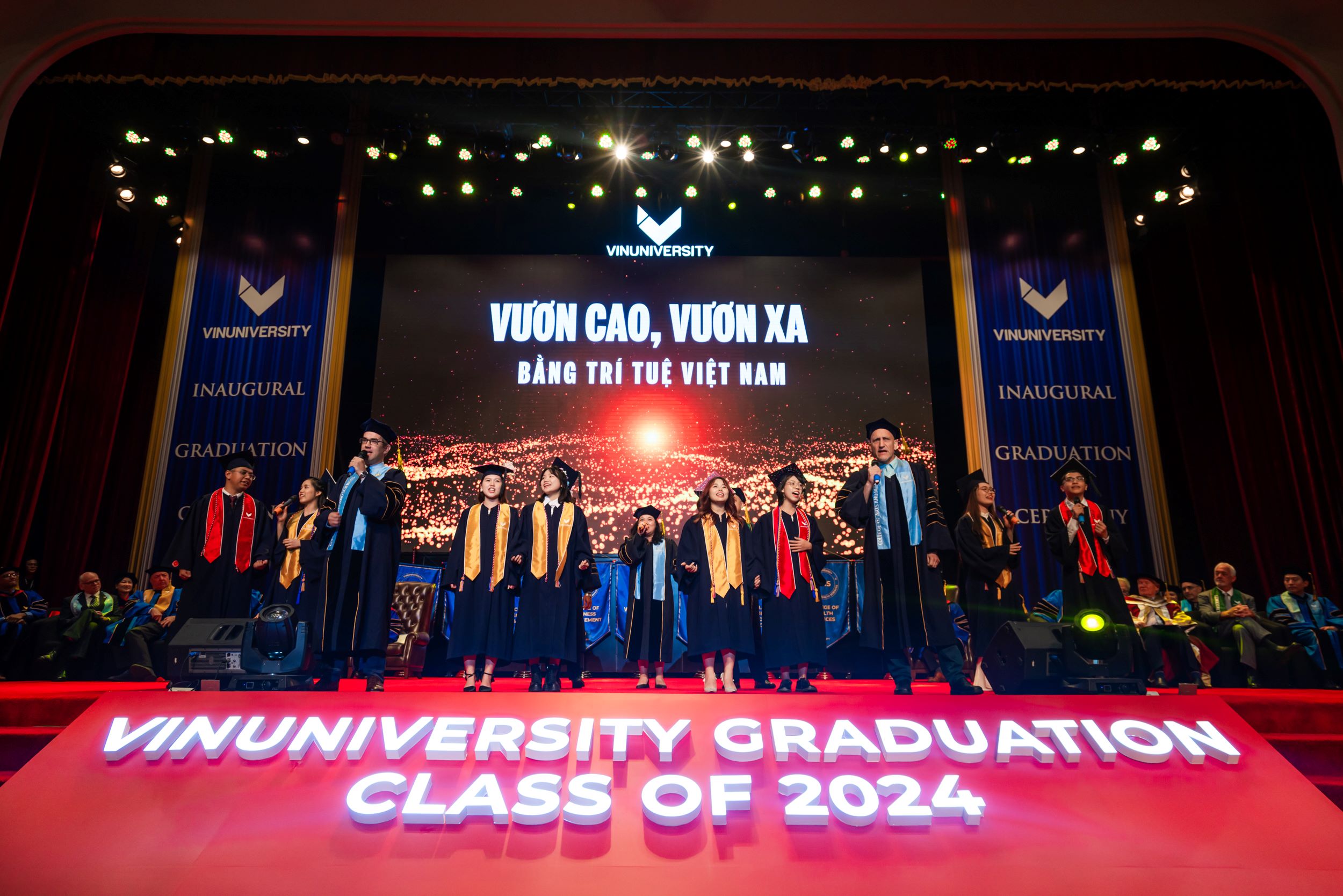 Ng&agrave;y 29/6, VinUni c&ocirc;ng nhận tốt nghiệp cho 145 sinh vi&ecirc;n ni&ecirc;n kho&aacute; đầu ti&ecirc;n, trong đ&oacute; nhiều cử nh&acirc;n đ&atilde; nhận học bổng chuyển tiếp cao học ở c&aacute;c trường danh tiếng thế giới v&agrave; đ&atilde; được c&aacute;c tập đo&agrave;n lớn tuyển dụng.