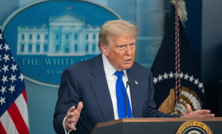 Tổng thống Mỹ Donald Trump ph&aacute;t biểu trong cuộc họp b&aacute;o tại Nh&agrave; Trắng. Ảnh: THX/TTXVN