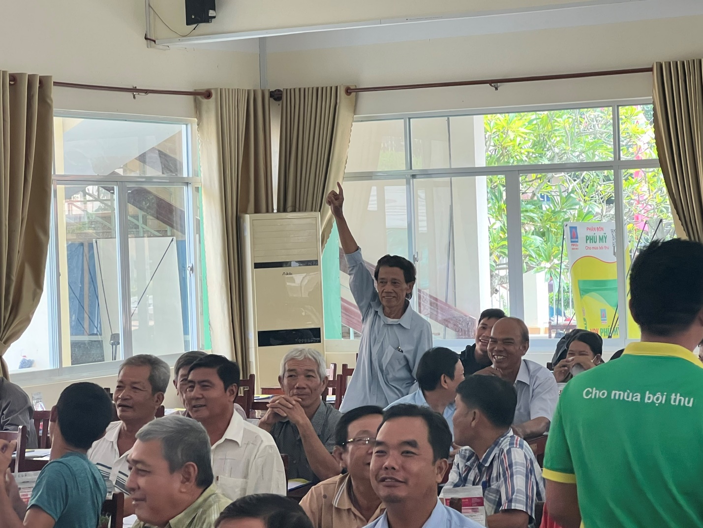 C&aacute;c n&ocirc;ng d&acirc;n tham gia chương tr&igrave;nh c&ograve;n được&nbsp;tư vấn c&aacute;c vấn đề li&ecirc;n quan hoạt động x&uacute;c tiến thương mại v&agrave; tiếp cận thị trường đối với c&aacute;c mặt h&agrave;ng n&ocirc;ng sản.