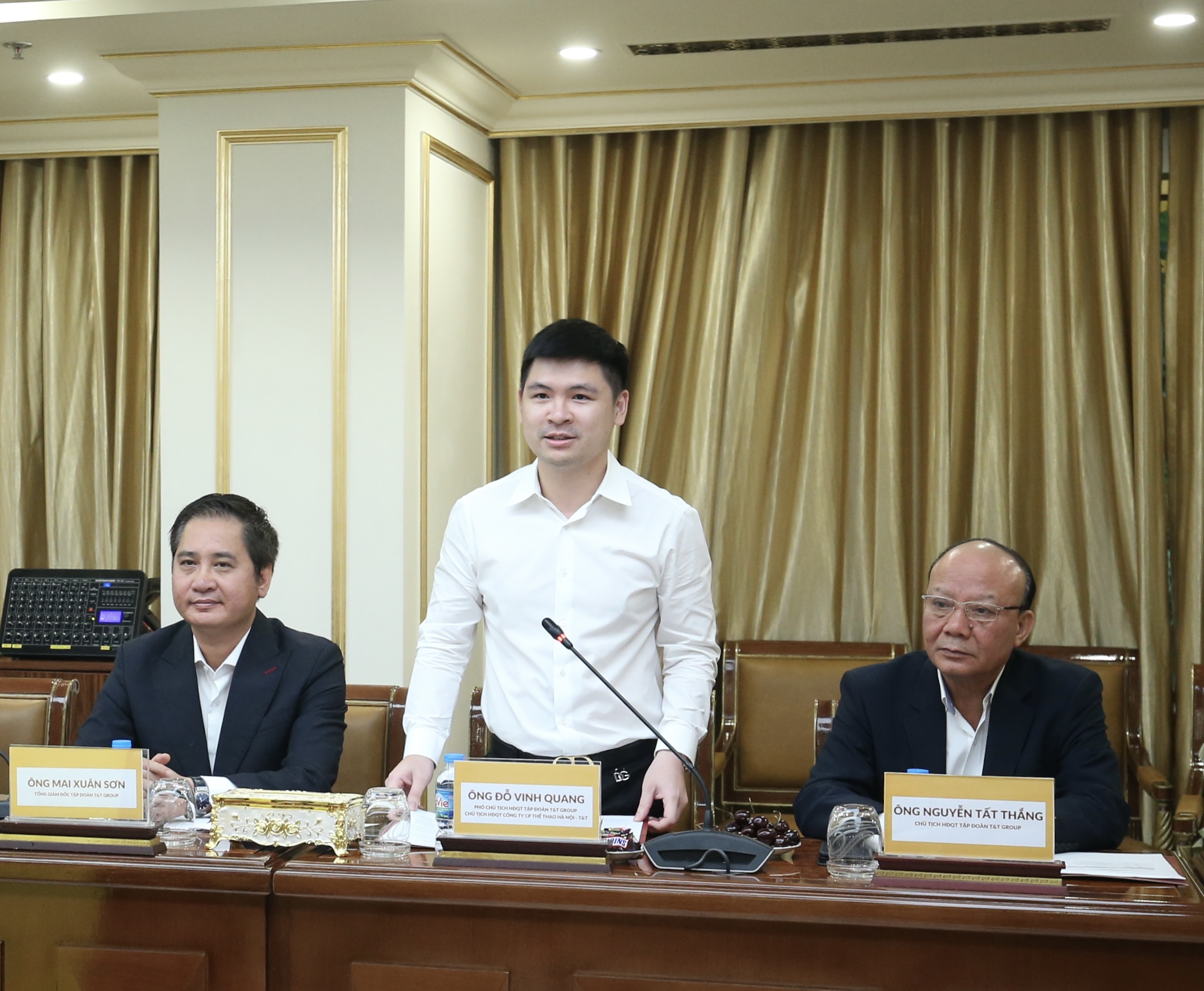 &Ocirc;ng Đỗ Vinh Quang &ndash; Ph&oacute; Chủ tịch HĐQT Tập đo&agrave;n T&amp;T Group ph&aacute;t biểu trong lễ vinh danh. &nbsp;