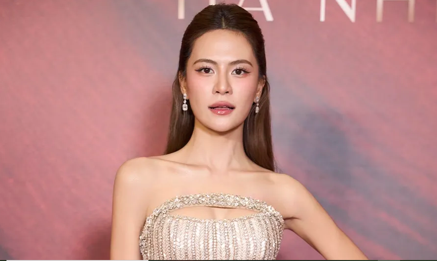 Ca sĩ H&agrave; Nhi.