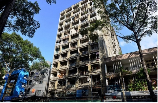 Chung cư cũ tại số 727 Trần Hưng Đạo TP. HCM xuống cấp trầm trọng, g&acirc;y nguy hiểm cho c&aacute;c hộ d&acirc;n sinh sống (ảnh minh họa)
