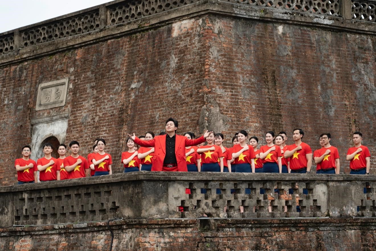 Divo T&#249;ng Dương: T&#244;i tự h&#224;o d&#249;ng &#226;m nhạc ngợi ca Tổ quốc - Ảnh 1