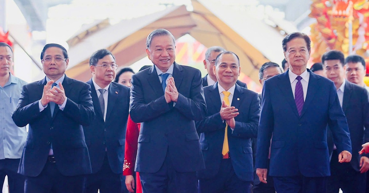 Tổng B&iacute; thư T&ocirc; L&acirc;m, Thủ tướng Ch&iacute;nh Phủ Phạm Minh Ch&iacute;nh, c&ugrave;ng c&aacute;c l&atilde;nh đạo, nguy&ecirc;n l&atilde;nh đạo Đảng, Nh&agrave; nước, Ch&iacute;nh phủ, th&agrave;nh phố H&agrave; Nội tham dự sự kiện Kh&aacute;nh th&agrave;nh Trung t&acirc;m Hội chợ Triển l&atilde;m Quốc gia