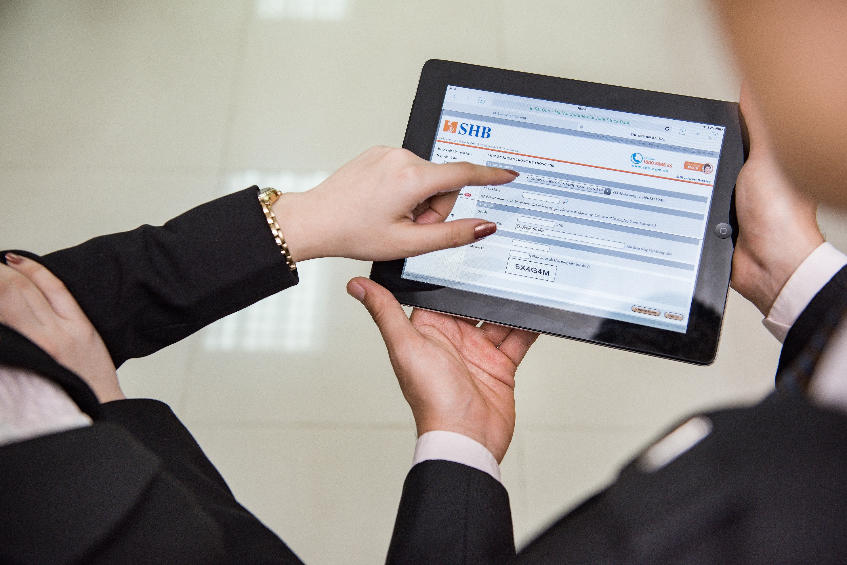 Nhận “Cơn mưa qu&#224; tặng” khi t&#237;ch điểm đổi qu&#224; c&#249;ng SHB Reward - Ảnh 2