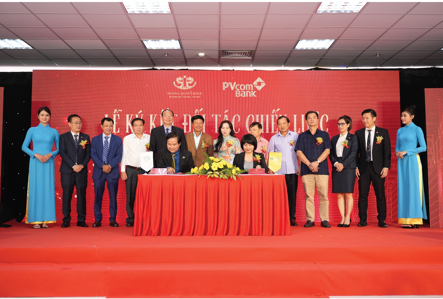 PVcomBank v&agrave; Tập đo&agrave;n Ho&agrave;ng Qu&acirc;n k&yacute; kết hợp t&aacute;c, đồng h&agrave;nh c&ugrave;ng người d&acirc;n trong c&aacute;c dự &aacute;n nh&agrave; ở x&atilde; hội.