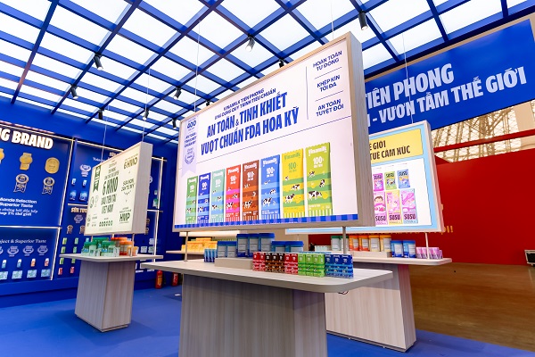 Lần đầu ti&ecirc;n, Vinamilk mang đến c&ocirc;ng ch&uacute;ng c&aacute;i nh&igrave;n tổng thể về c&aacute;c c&ocirc;ng nghệ, ti&ecirc;u chuẩn dẫn đầu thị trường (Ảnh: Duy Cường).