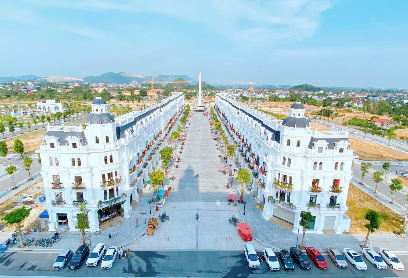 Phố đi bộ The Rome với d&atilde;y shophouse sang trọng, đẳng cấp