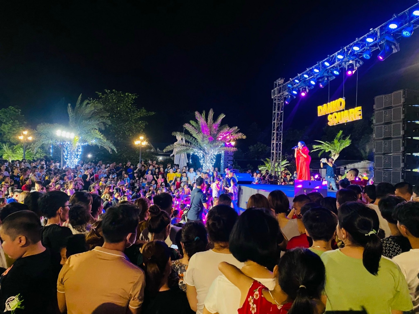 C&aacute;c chương tr&igrave;nh nghệ thuật đặc sắc được tổ chức thường xuy&ecirc;n tại kh&ocirc;ng gian Danko Square &ndash; KĐT Danko Avenue