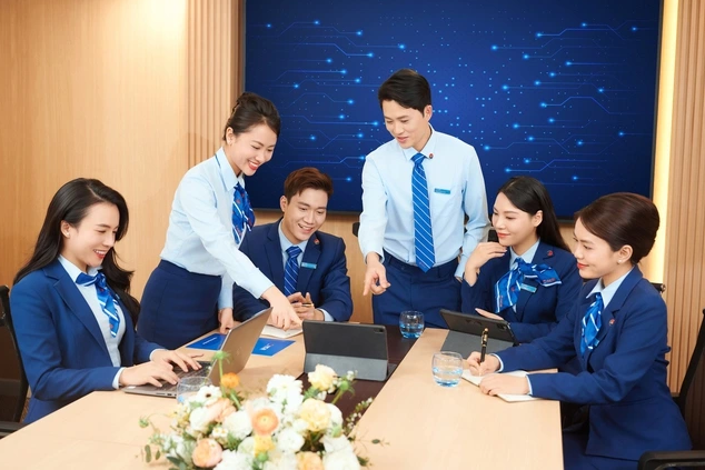 NCB đặc biệt ch&uacute; trọng việc ph&aacute;t triển c&aacute;n bộ nguồn v&agrave; đ&agrave;o tạo thế hệ kế cận