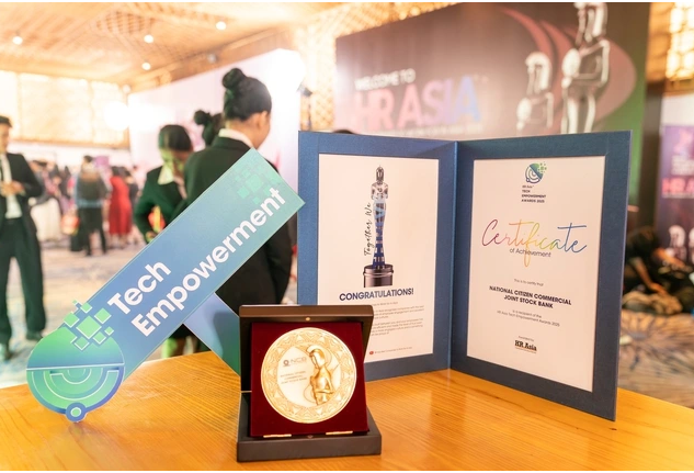 NCB lần đầu được vinh danh "Doanh nghiệp Dẫn đầu c&ocirc;ng nghệ - Tech Empowerment Awards 2025" tại Giải thưởng HR Asia Awards 2025