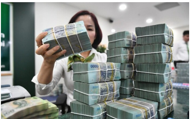 Ngân hàng đầu tiên giảm lãi suất huy động xuống mức thấp lịch sử - Ảnh 1