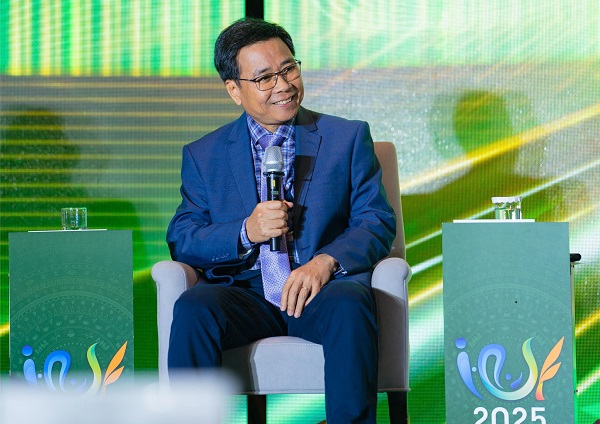 &Ocirc;ng L&ecirc; Ho&agrave;ng Minh - Gi&aacute;m đốc điều h&agrave;nh sản xuất ki&ecirc;m Trưởng dự &aacute;n Net Zero của Vinamilk tại Diễn đ&agrave;n Doanh nghiệp Ph&aacute;t triển bền vững Việt Nam (VCSF) lần thứ 12 (Ảnh: Minh Anh).